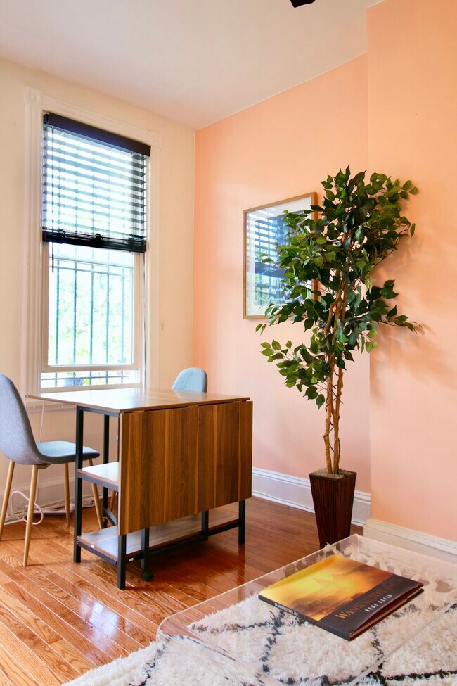 Building Photo - 1423 E Street NE, Unit First Floor