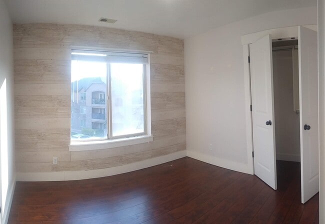 Building Photo - 1045 S 1700 W