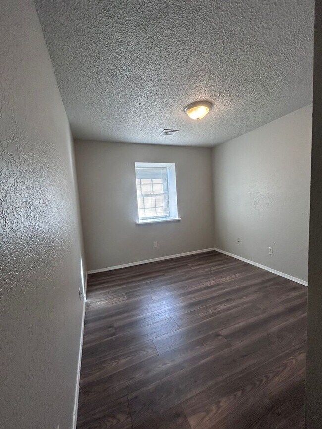 Building Photo - BELOW MARKET RENT!