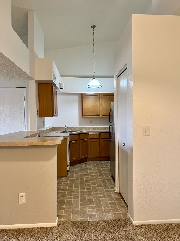 Building Photo - 2194 N Pantano Rd
