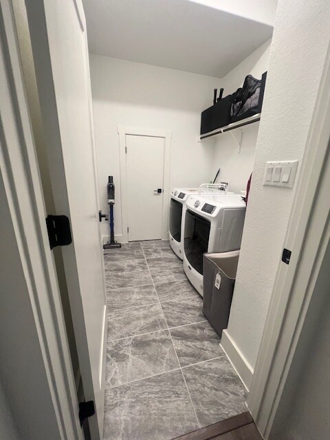 Building Photo - Room in House on Wellspring Loop