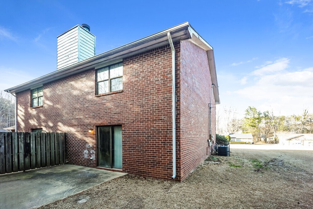 Building Photo - 2068 Sitser Ln