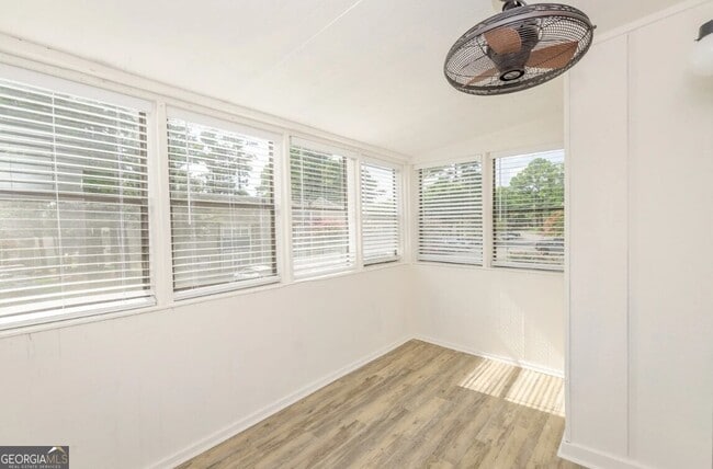 Building Photo - 730 Franklin Dr SE