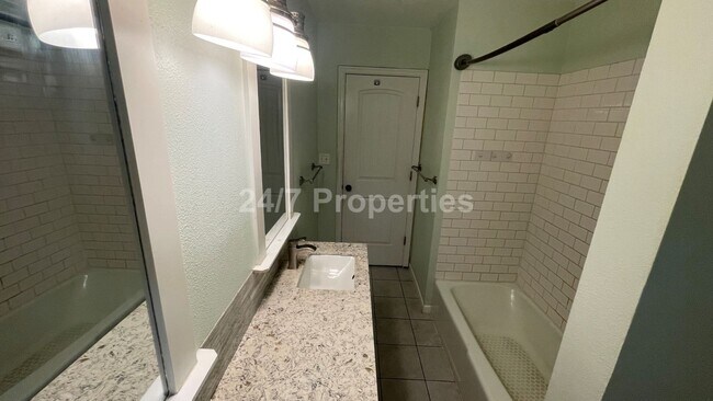 Building Photo - 2024-5815MF