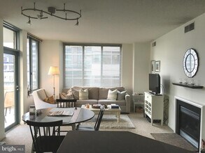 Building Photo - 851 N Glebe Rd