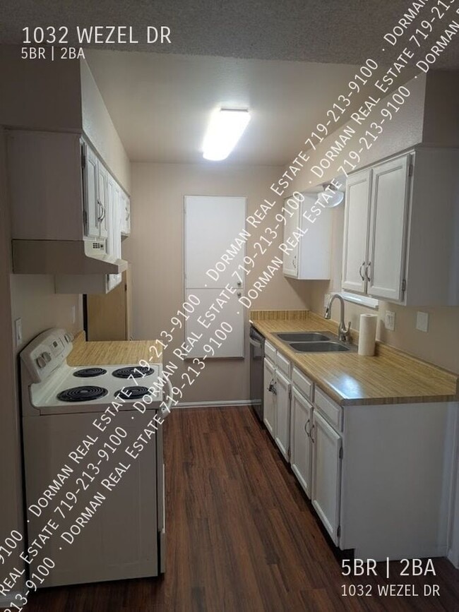 Building Photo - 1032 Wezel Dr