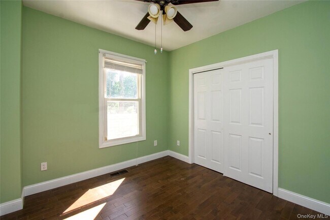 Building Photo - 154 Spring Valley St