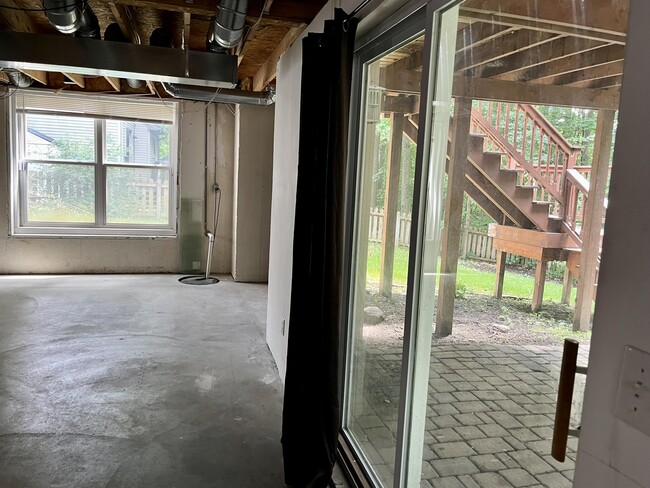 Building Photo - 911 Old Hickory Ln