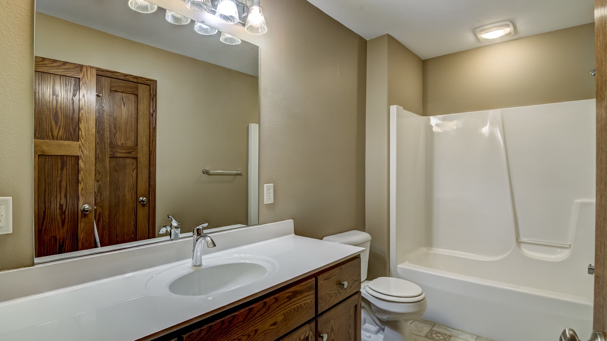 Building Photo - 956 Parkland Dr