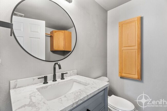 Building Photo - 8213 NE 38th Ct