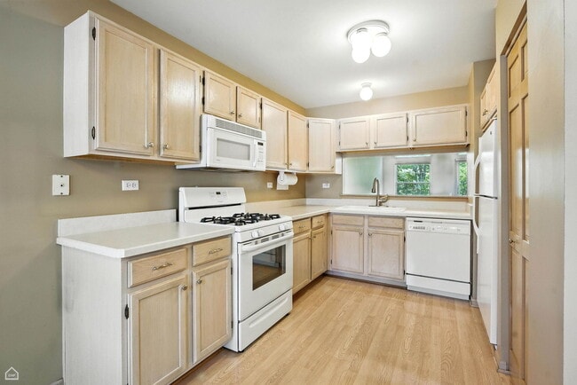 Building Photo - 223 Mistwood Ln