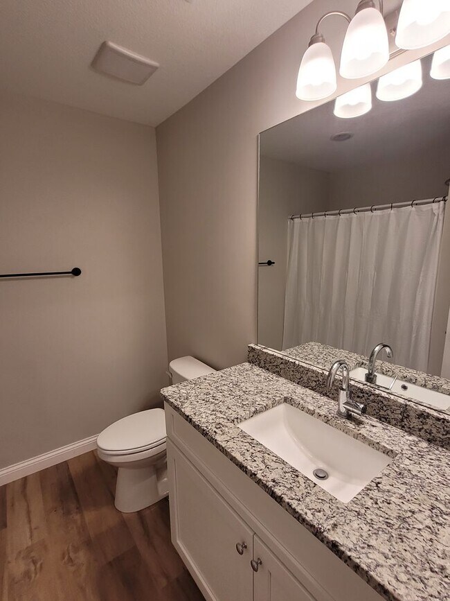 Building Photo - 3 Bedroom Home in South Columbia