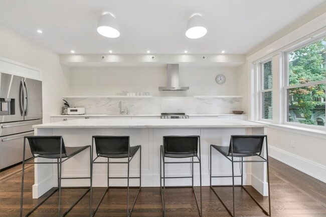 Building Photo - 70 Marshal St