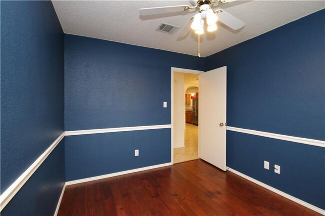 Building Photo - Great 1 story home on a pretty lot with lots of trees!