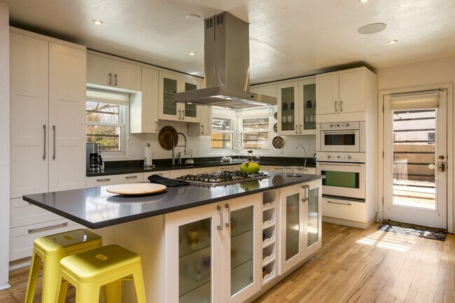 Building Photo - 610 Carlisle Blvd SE