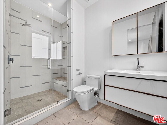 Building Photo - 770 Paseo Miramar