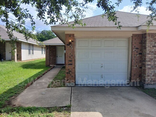 Primary Photo - 13655 Biggs St