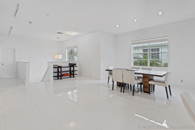 Building Photo - 5190 Lake Catalina Dr