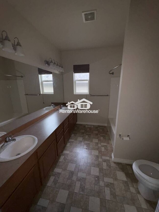 Building Photo - 4 Bedroom Maple Valley Home with a Bonus Room!