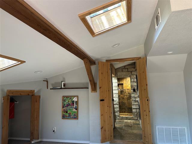 Building Photo - 111 Oaktree Ln