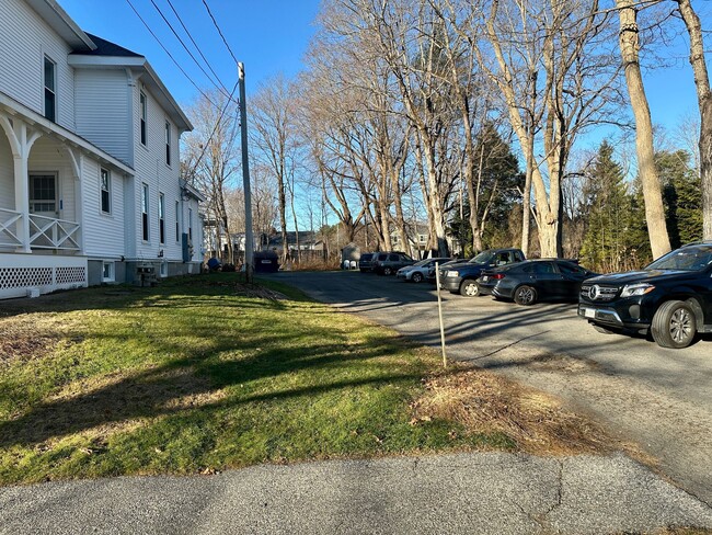 Building Photo - Spacious 1 Bedroom Townhouse in Yarmouth