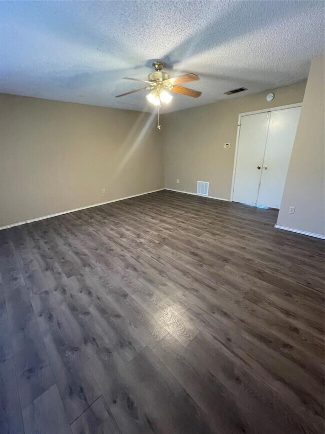 Building Photo - 13912 Conner Downs Dr