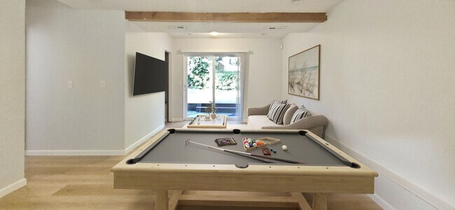 Building Photo - 4 bedroom Home on Highland Golf Course APPLICATION PENDING