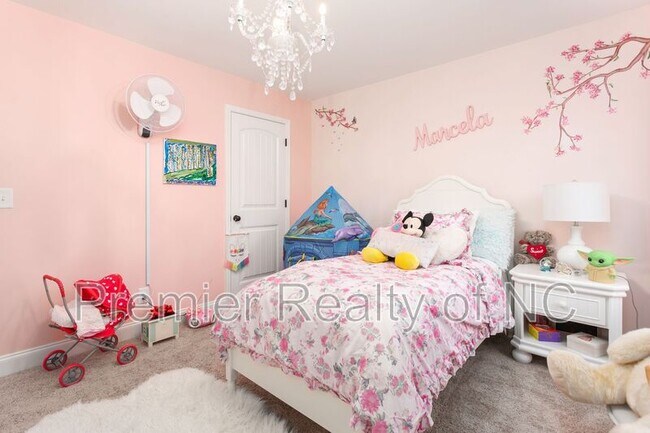 Building Photo - 1103 Magenta Way