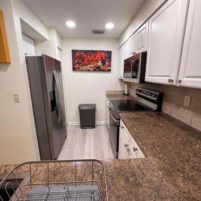 Building Photo - 2018 Alta Meadows Ln