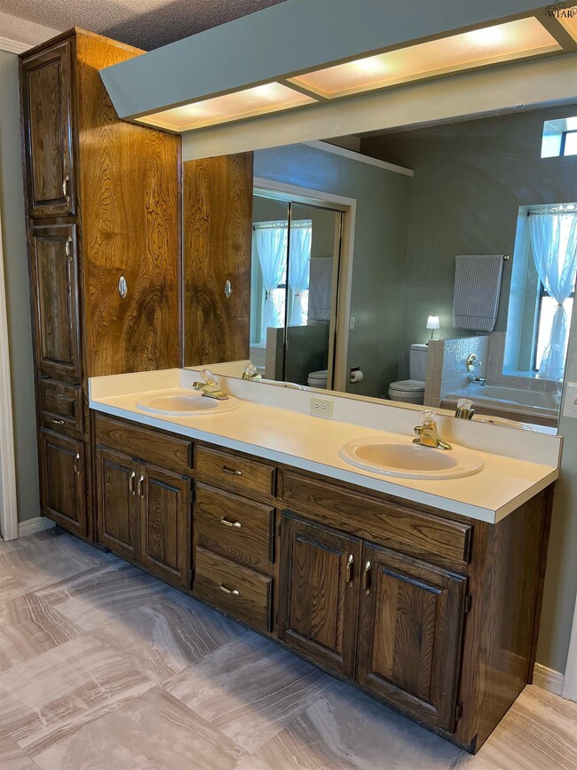 Building Photo - 1510 Bentwood Dr