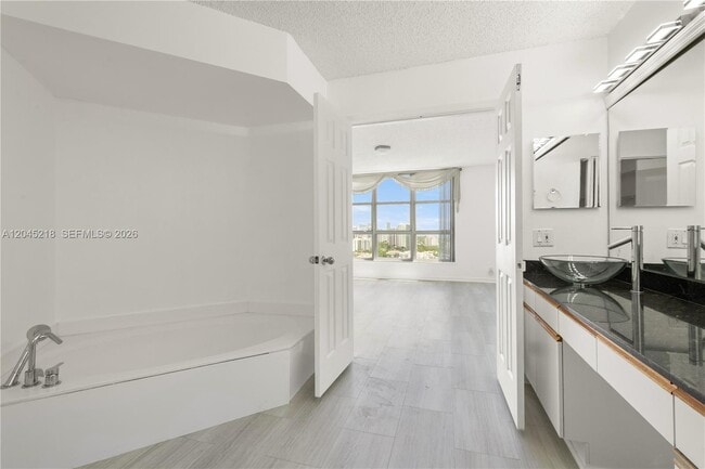 Building Photo - 3530 Mystic Pointe Dr