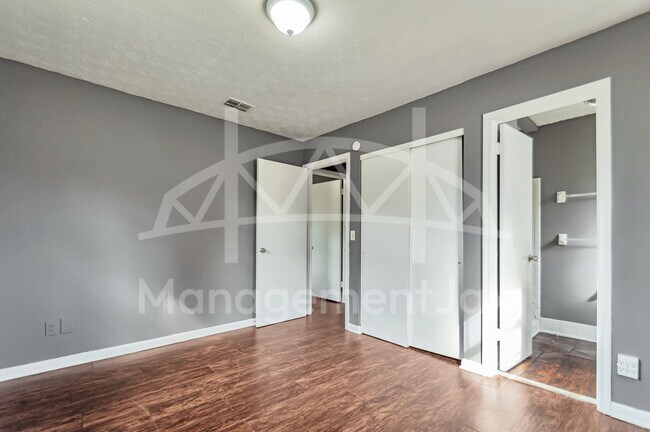 Building Photo - 1130 W 21st St