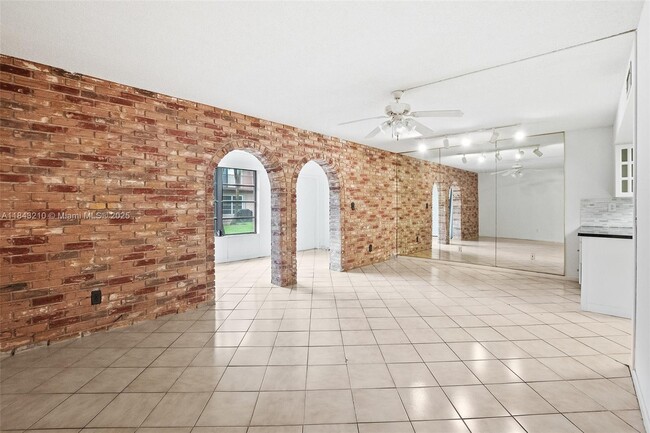 Building Photo - 50 Matador Ln