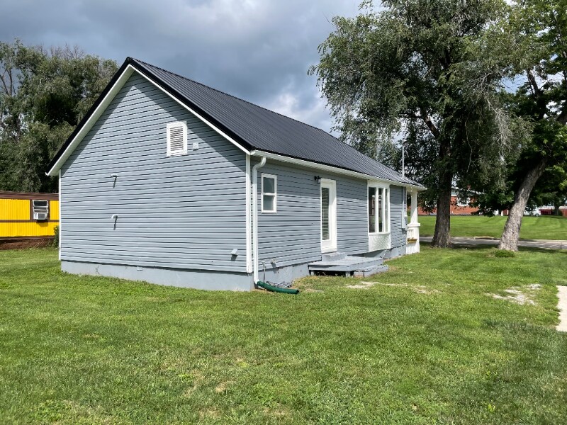 Building Photo - 420 Williams St