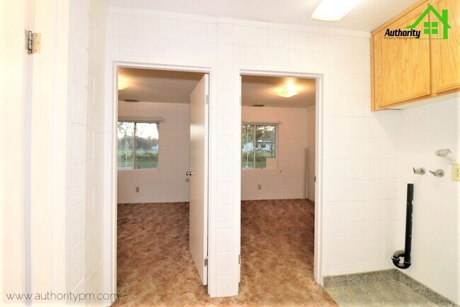 Building Photo - 6183 Verde Vale Ct