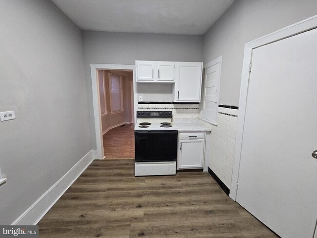 Building Photo - 5825 Ashland Ave