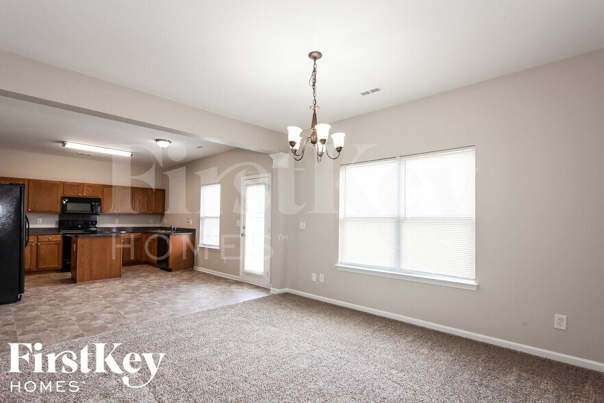 Building Photo - 1737 Larne Cir