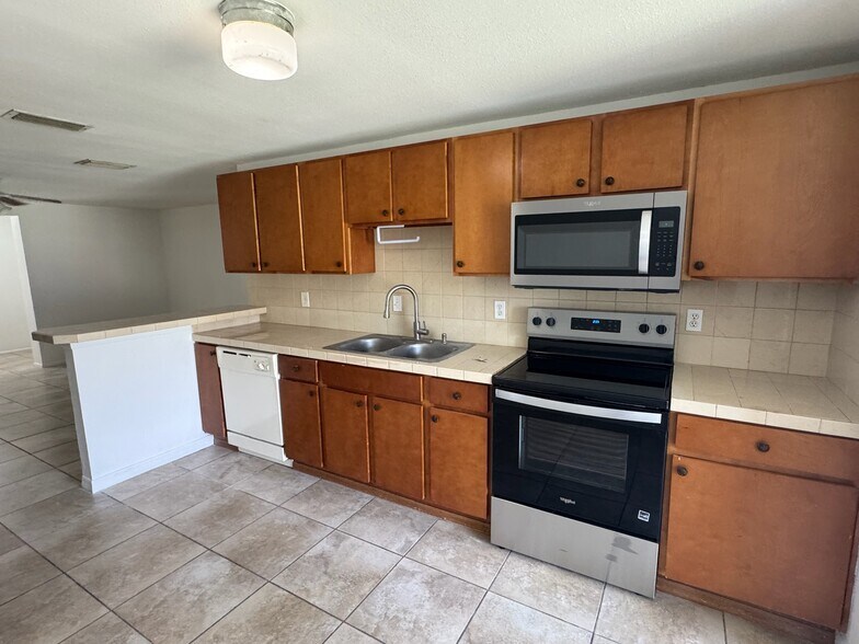 Building Photo - 7825 40th Avenue Dr W