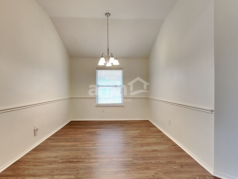 Building Photo - 8065 Plateau Dr