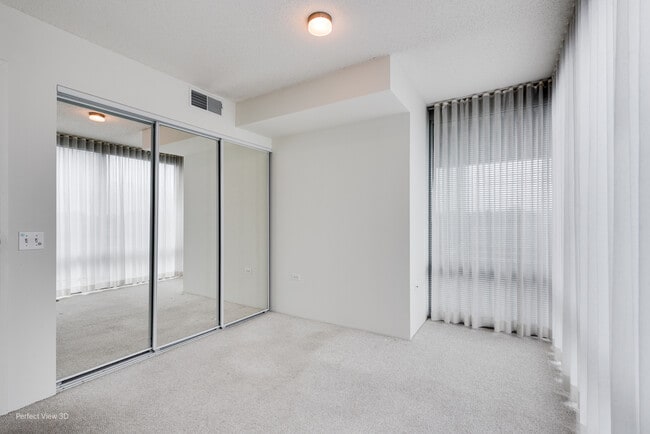 Building Photo - 9725 Woods Dr