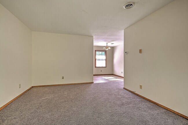 Building Photo - 2810 Antioch Rd