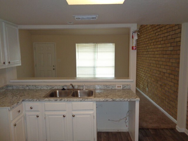 Building Photo - 701 Foster Dr