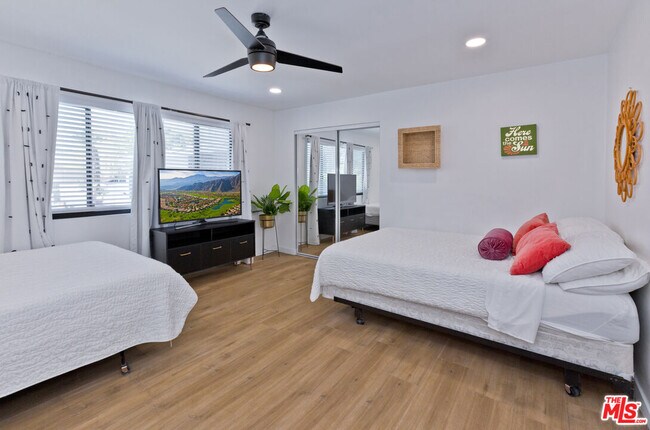 Building Photo - 2660 N Farrell Dr