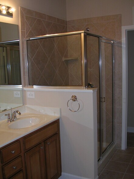 Building Photo - 2043 Cobblestone Cir NE