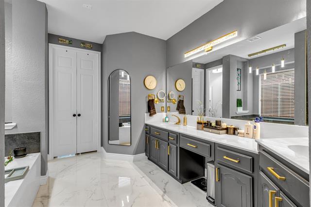 Building Photo - 13389 Spirit Falls Dr