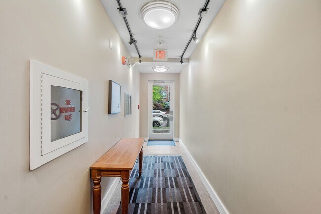 Building Photo - 1336 Belmont St NW