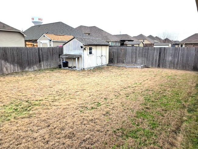 Building Photo - 1000 Farmhouse Dr