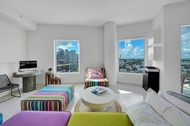 Building Photo - 10 SW South River Dr