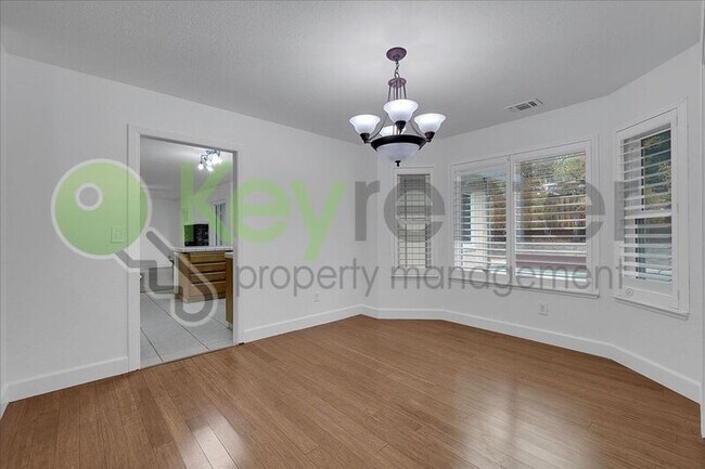 Building Photo - 1330 Kingswood Dr