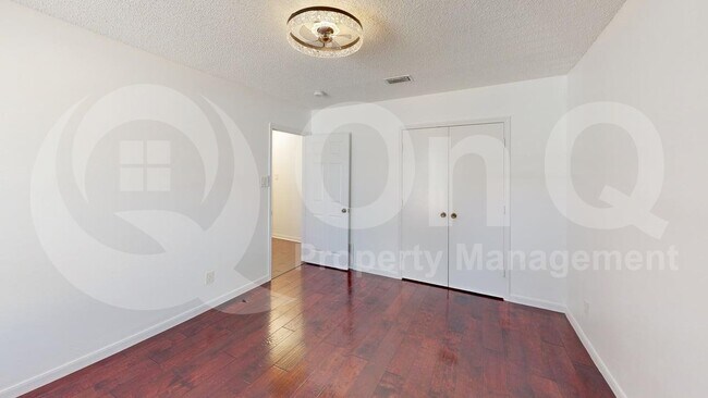 Building Photo - 217 Creekside Ln